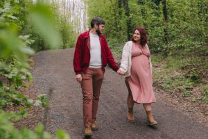 séance photo grossesse au printemps à Villeneuve d'Ascq sous les cerisiers en fleurs