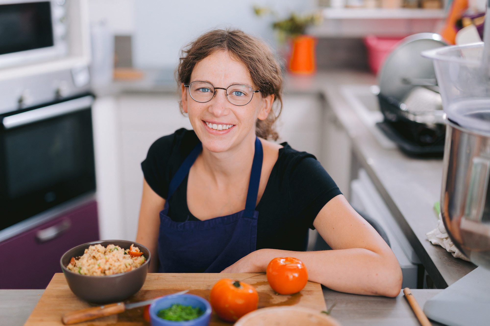 Portrait pro en situation pour une jeune restauratrice