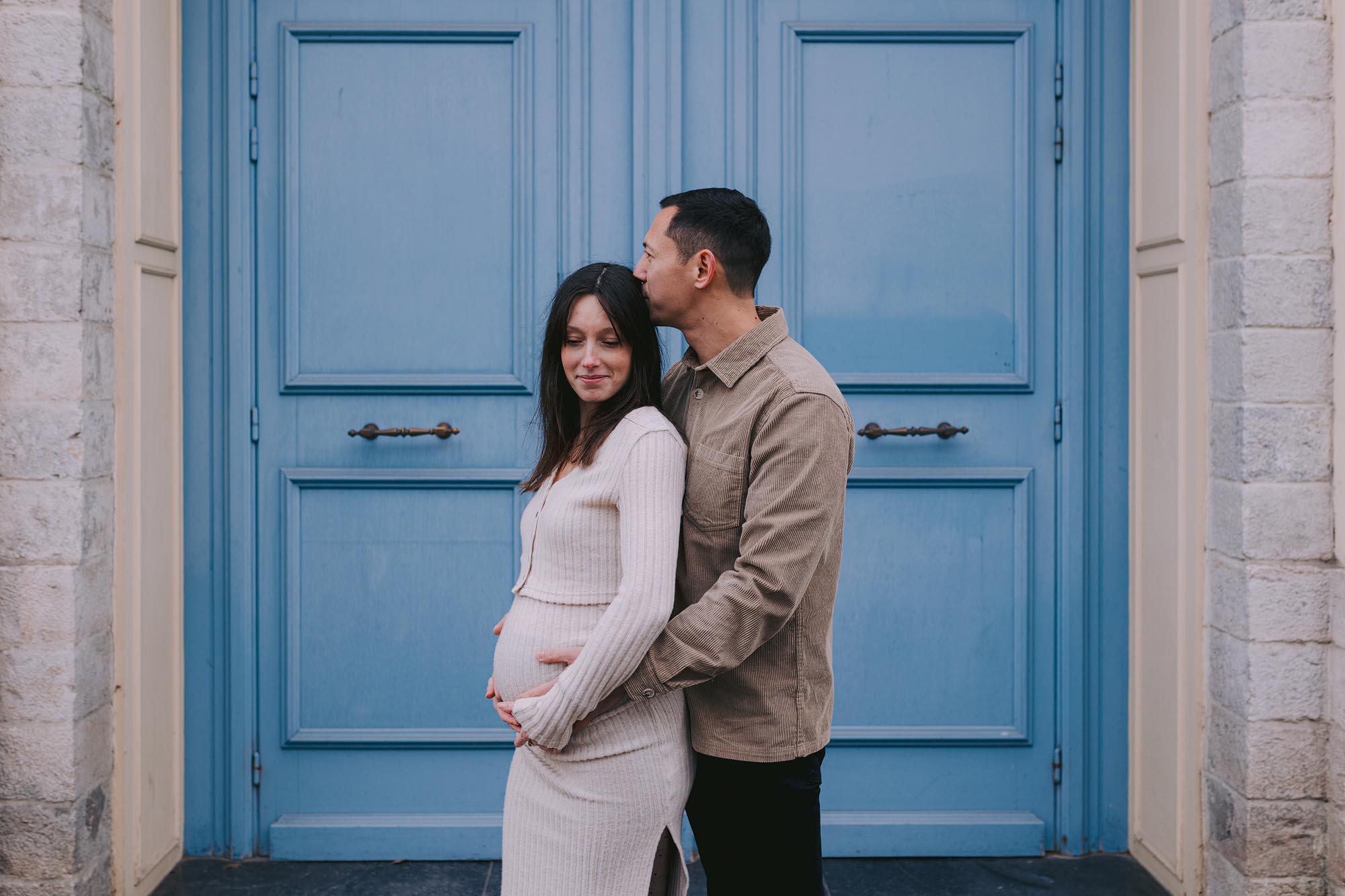 shooting photo grossesse au naturel dans les rues du Vieux Lille